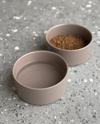 Elegant Mocca Hundeskål – Stilfuld Mad- og Vandskål!