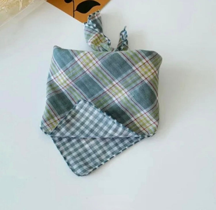 Elegant Silkebandana til Hunde – Ternet & Stribet Design