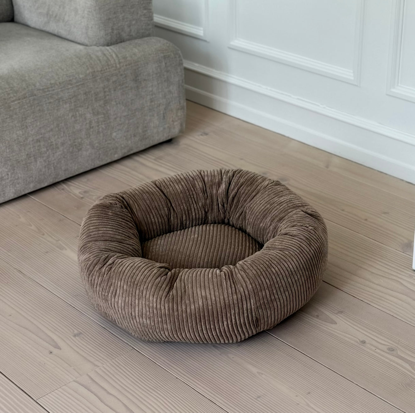 Elva Hundeseng i Lys Brun Fløjl - Komfort til Din Hund