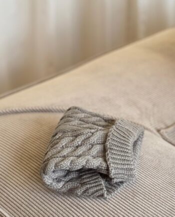 Elegant taupe striktrøje til hunde – Vinterens must-have!