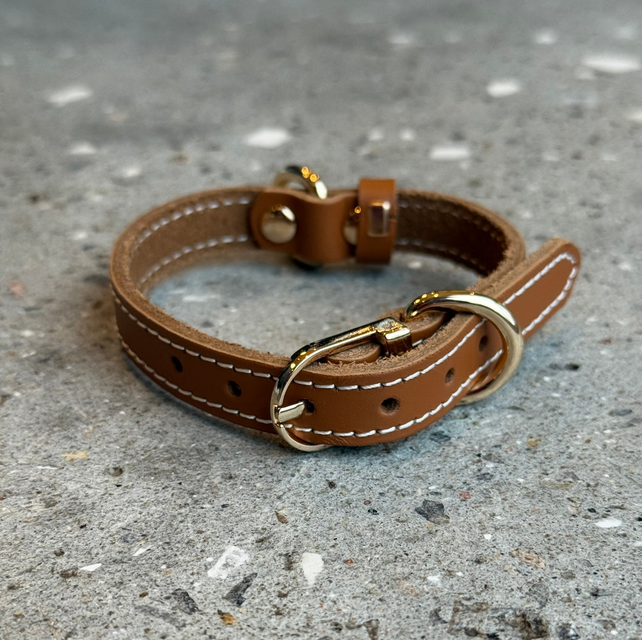 Elegant læder hundehalsbånd – fantastisk tilbud!