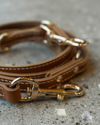 Elegant justerbar hundesnor i cognac læder – Kvalitet til hunde