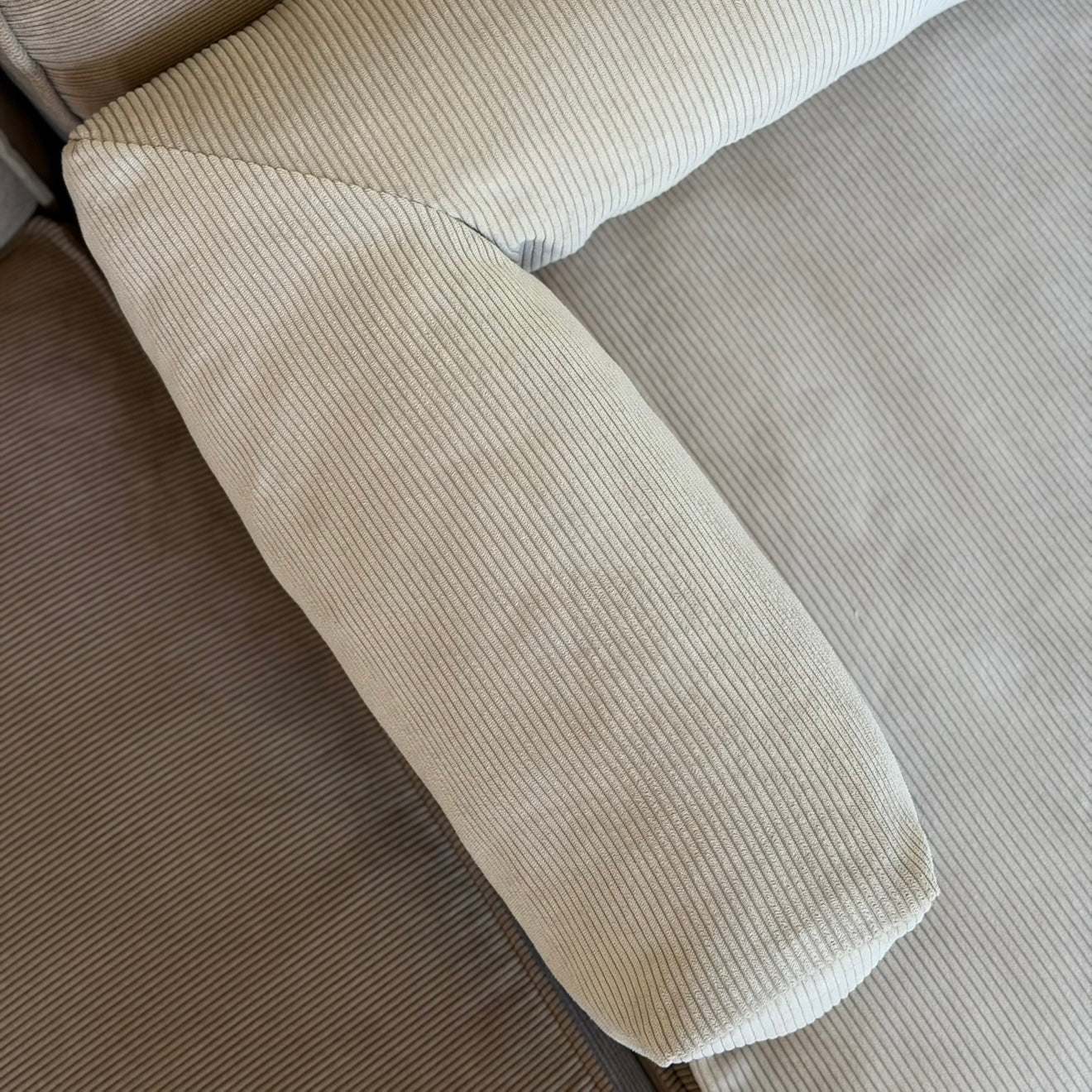 Olaf Hundekurven Til Sofaen Beige Smal Fløjl