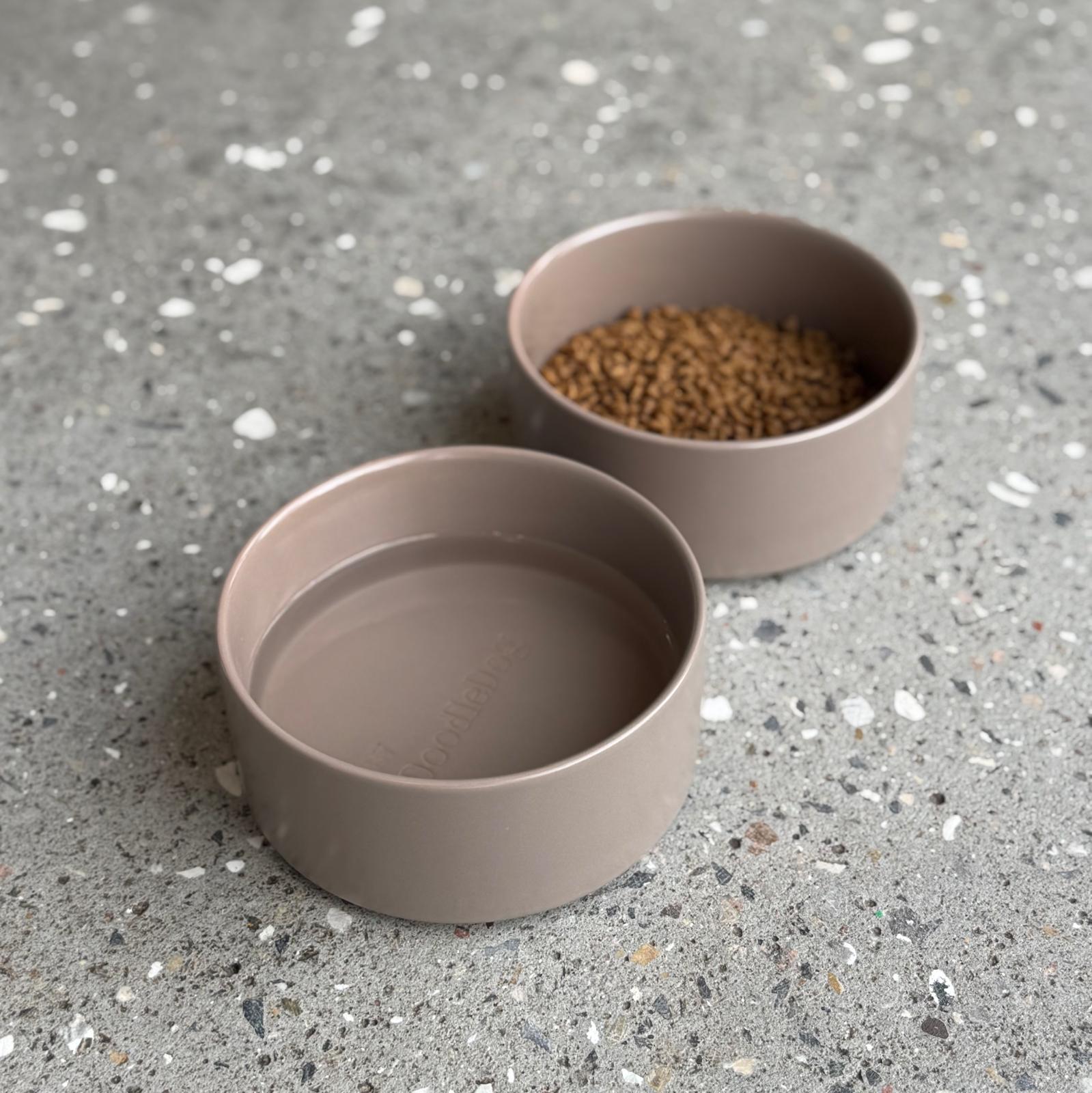 Elegant Mocca Hundeskål – Stilfuld Mad- og Vandskål!