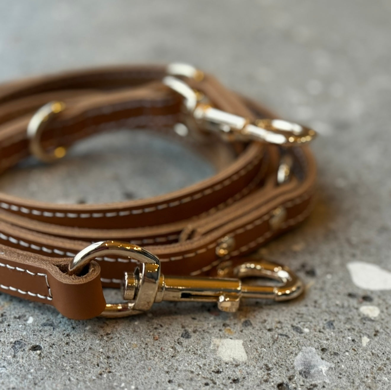 Elegant justerbar hundesnor i cognac læder – Kvalitet til hunde